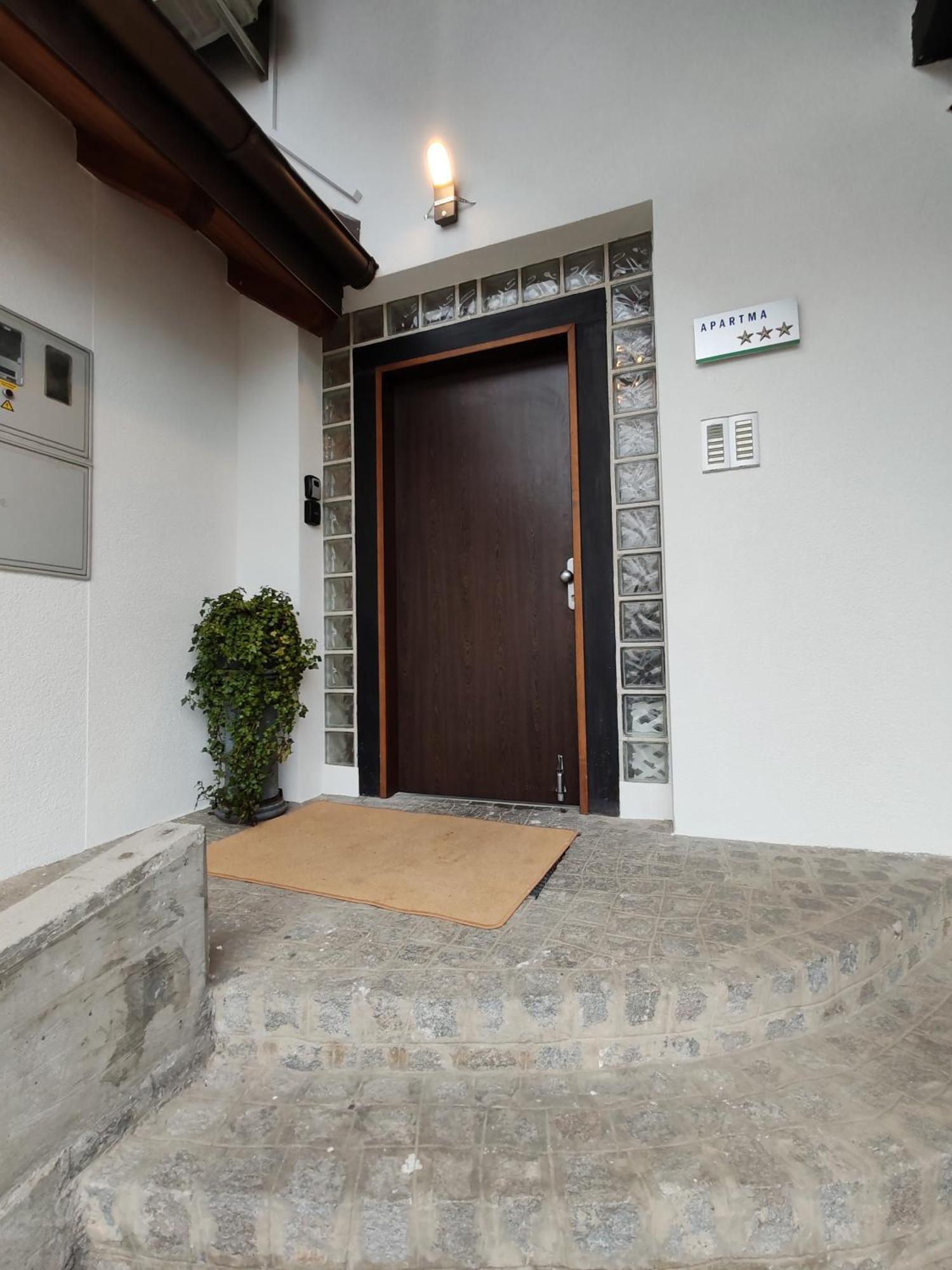 Lucky Center Ljubljana Apartment Exterior photo