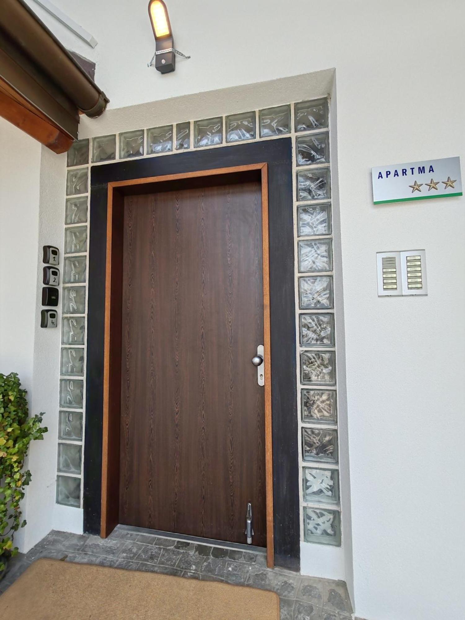Lucky Center Ljubljana Apartment Exterior photo