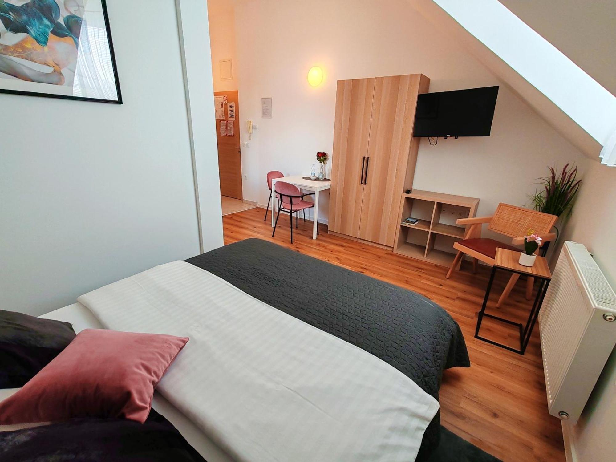 Lucky Center Ljubljana Apartment Room photo